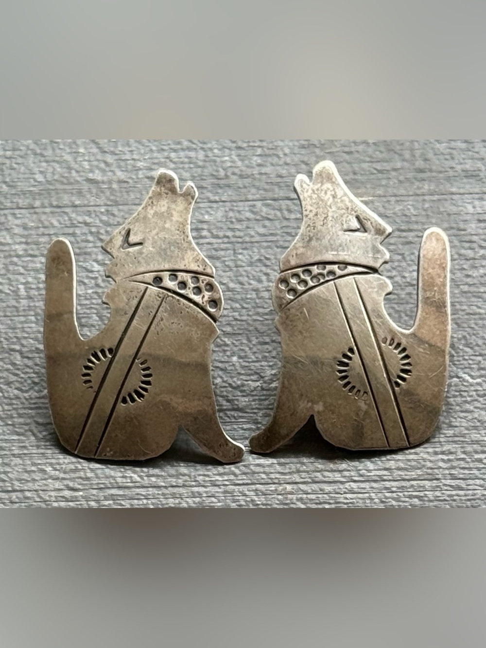 Vintage 90s Southwestern Sterling Silver Hand Stamped Howling Coyote Earrings